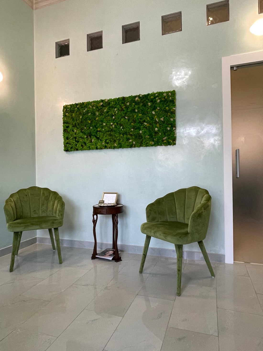 L'essenza della Natura che Accoglie: Il nostro Giardino Verticale nel Centro Estetico di Rosita